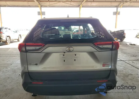 2021 Toyota Rav4 Xle z USA, uszkodzony, nr VIN 2T3W1RFVXMC141904